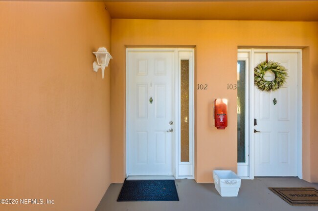 Building Photo - 415 La Travesia Flora