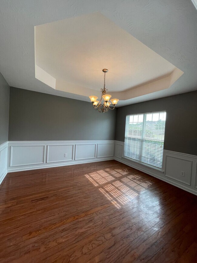 Building Photo - 2068 Lake Forest Dr