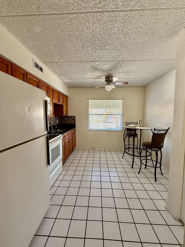 Building Photo - 698 Michigan Ct