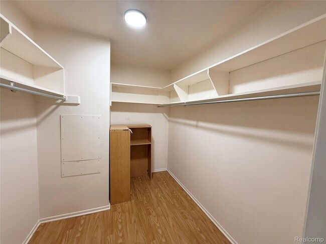 Building Photo - 27633 Echo Valley E