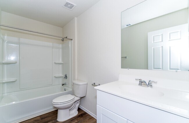 Building Photo - 5911 Rolling Gln