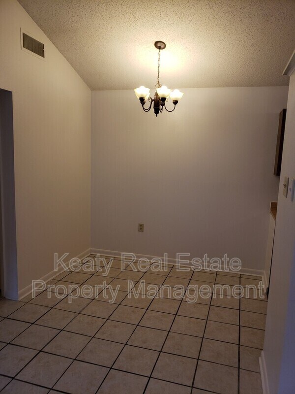 Building Photo - 509 Fox Run Ave