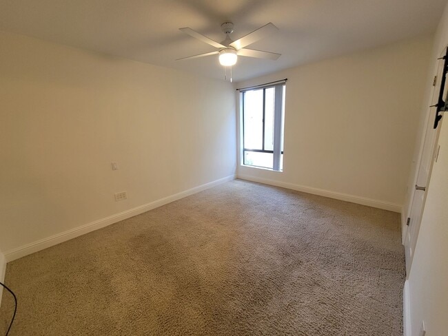 Building Photo - Stylish 2 Bed 1 Bath Midtown Apartment