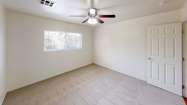 Building Photo - 7BD/3BA, Large Decks!