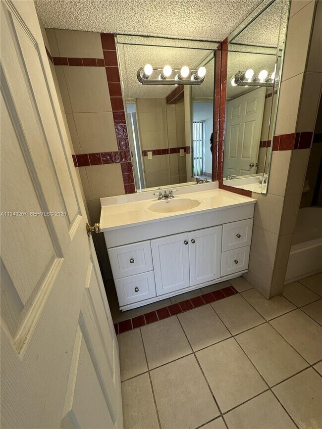 Building Photo - 17021 N Bay Rd