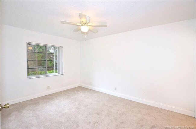 Building Photo - 950 S Kanner Hwy