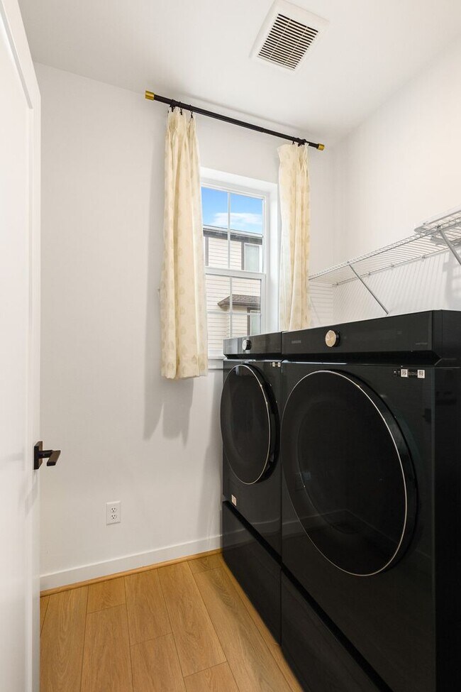 Building Photo - Duvall 4 Bedroom 4 Bath Townhome with 2 Car Attached Garage and A/C! LONG TERM RENTAL DISCOUNT AV...