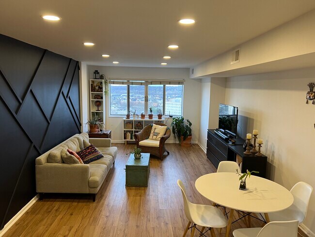 Building Photo - 5340 Holmes Run Pkwy