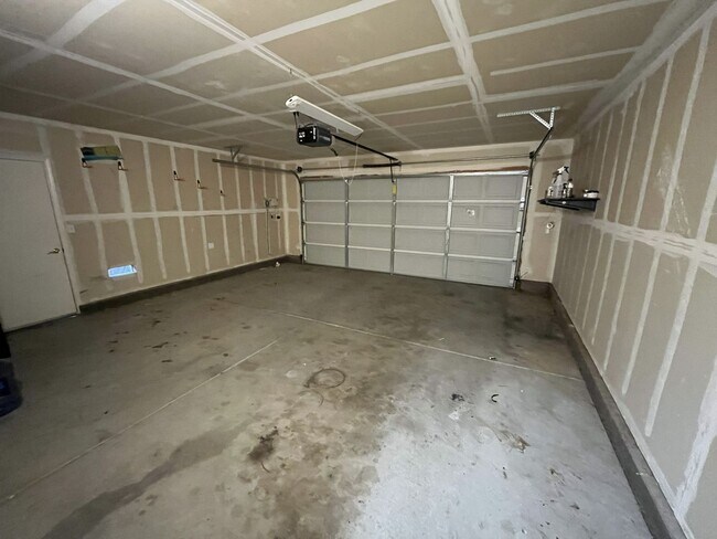 Building Photo - Residential 3 bed 2 bath in Elk grove