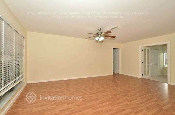 Building Photo - 11450 NW 35th Pl