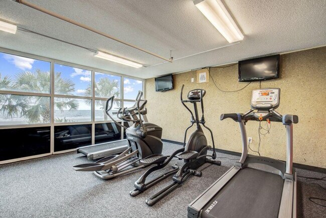 Building Photo - 1321 S Ocean Blvd