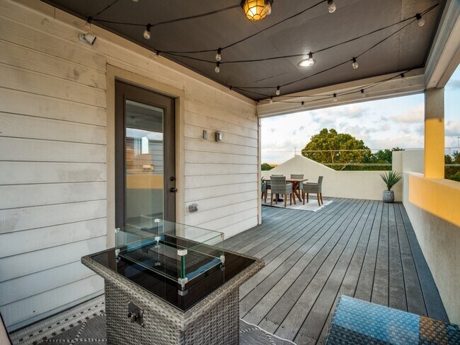 Building Photo - 1509 Holly St