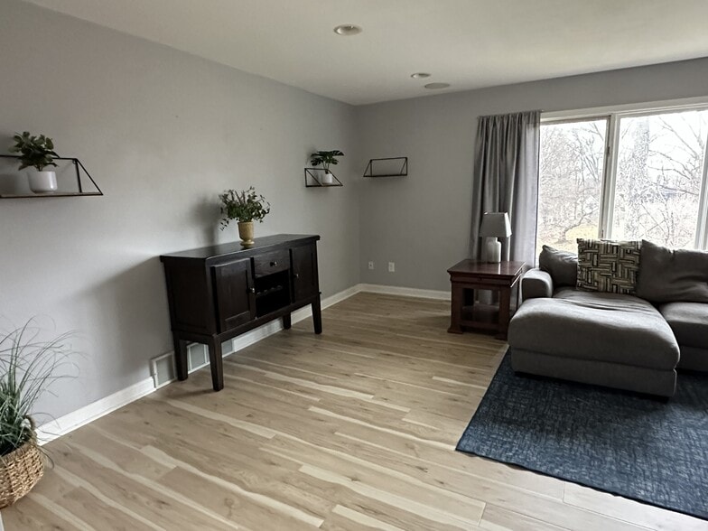 Livingroom - 1917 6th St SW