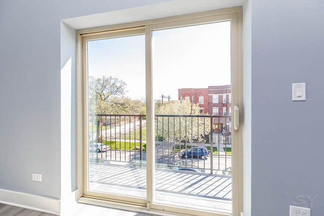 Building Photo - 6632 S Kenwood Ave