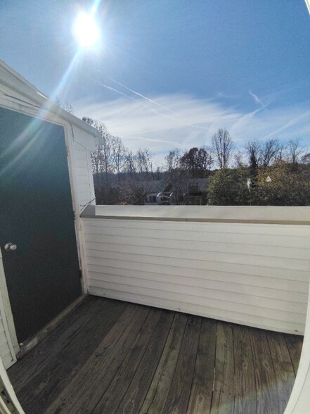 Building Photo - 600 Reusens Rd