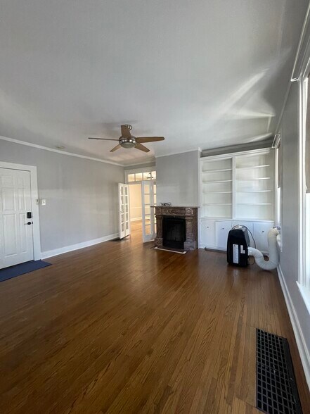 Building Photo - 134 E Maple St