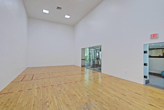 Building Photo - 3020 Alcazar Pl