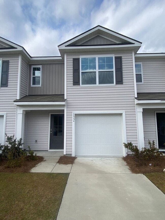 Primary Photo - 3 bed 2.5 bath!
