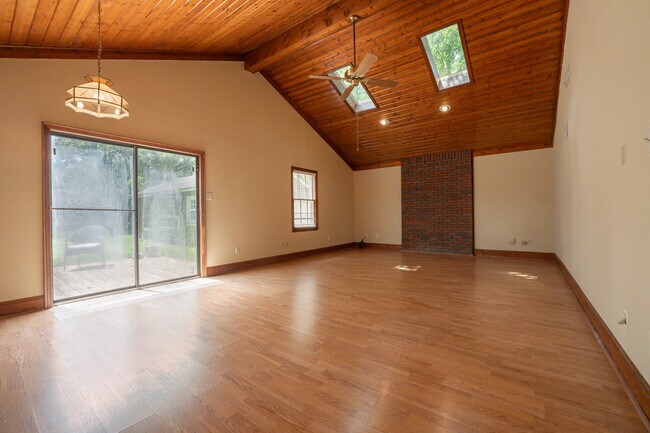 Building Photo - 3159 Wilcox Ave