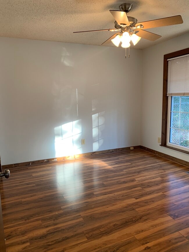 Building Photo - 807 Castalia Dr