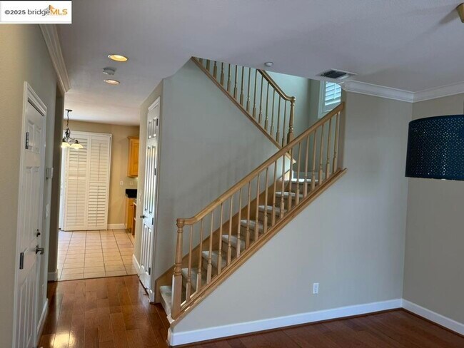 Building Photo - 203 Seaview Dr