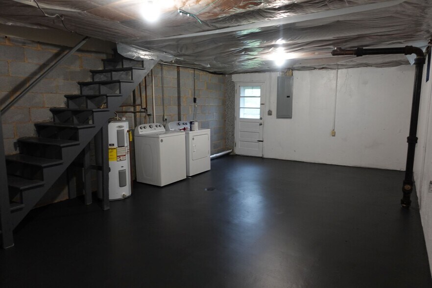 Basement - 1033 Jeanette Ave