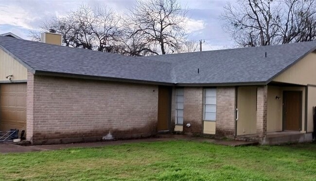 Primary Photo - 805 Betsy Ross Dr