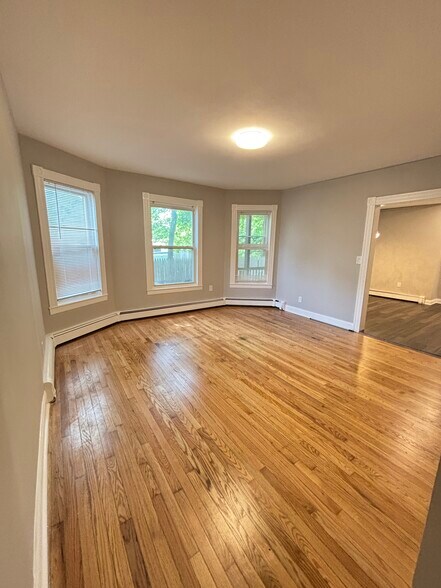 Building Photo - 713 Metropolitan Ave