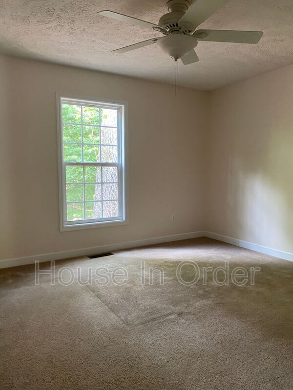 Building Photo - 47 Deer Meadows Dr