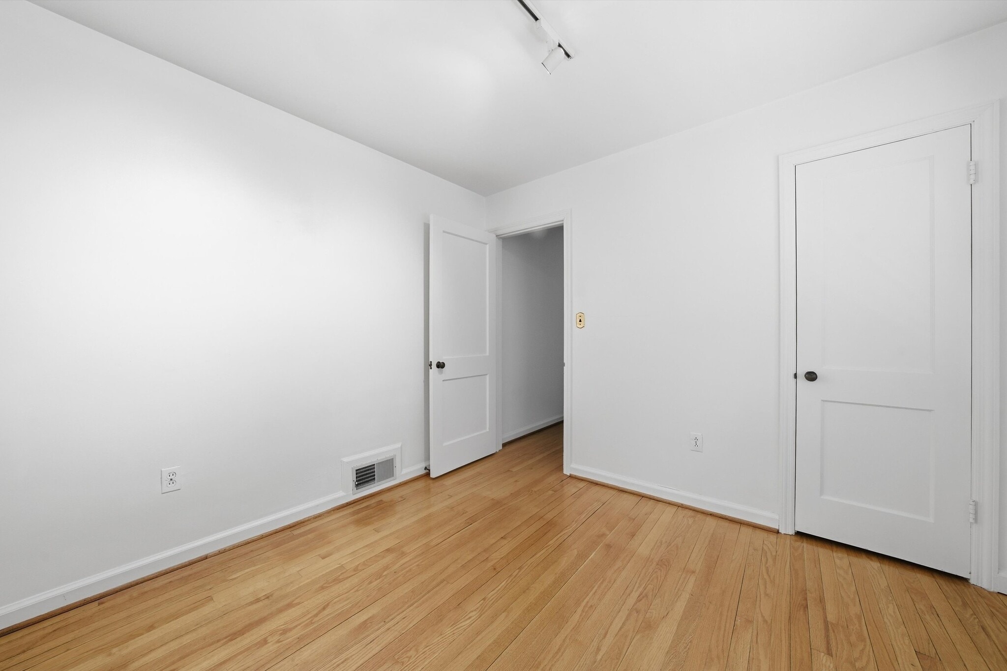 Building Photo - 2779 Derwent Dr SW