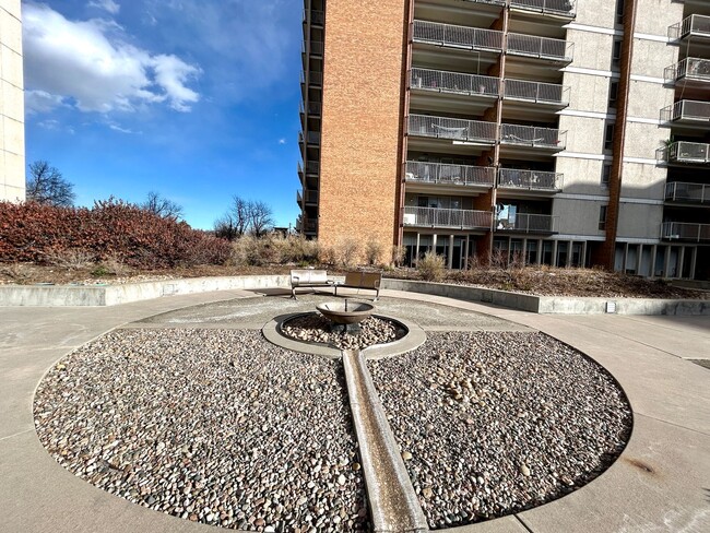 Building Photo - Cozy 1 Bed 1 Bath Condo in Denver Around t...