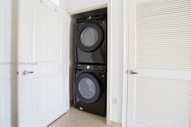 Building Photo - 10 Aragon Ave