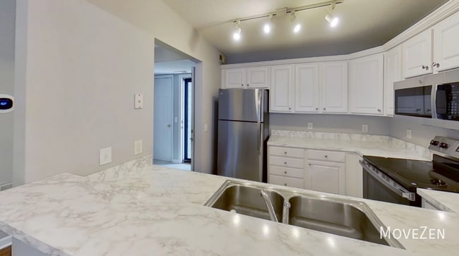 Building Photo - 1221 Westview Ln