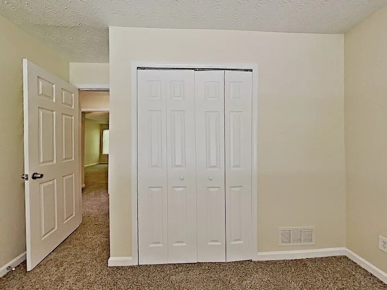 Building Photo - 275 Promenade Way SW