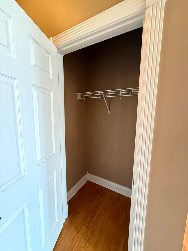 Building Photo - 98 Melrose Dr