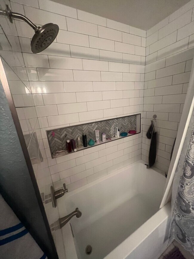 Building Photo - Beautiful and updated 3/2 In Lubbock Coope...