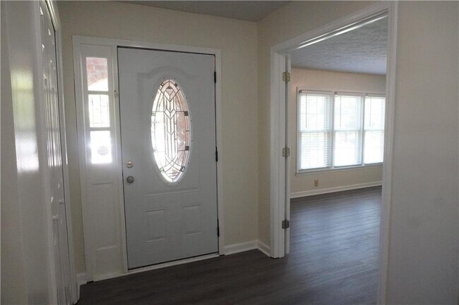 Building Photo - 2421 Fieldstone Dr SE