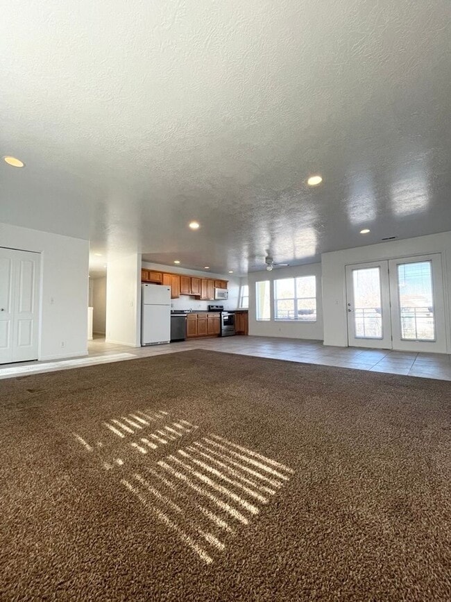 Building Photo - 1285 W 500 N