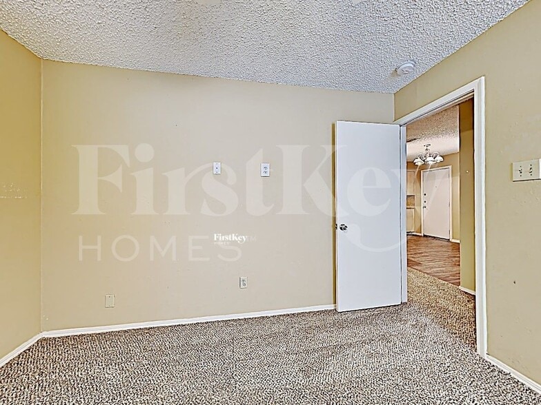 Building Photo - 4428 Sahara Pl