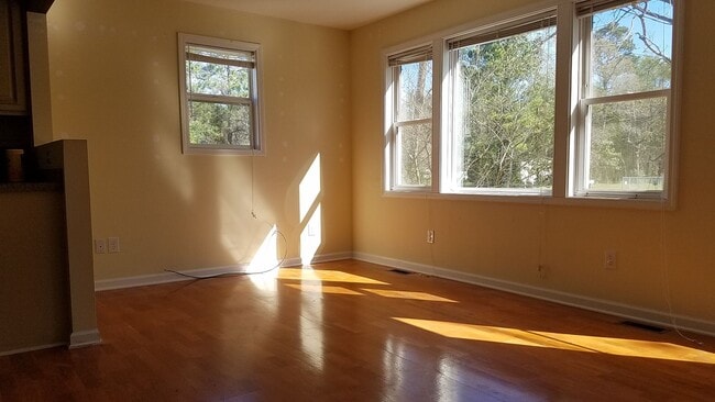 Building Photo - Central Hampstead Cottage