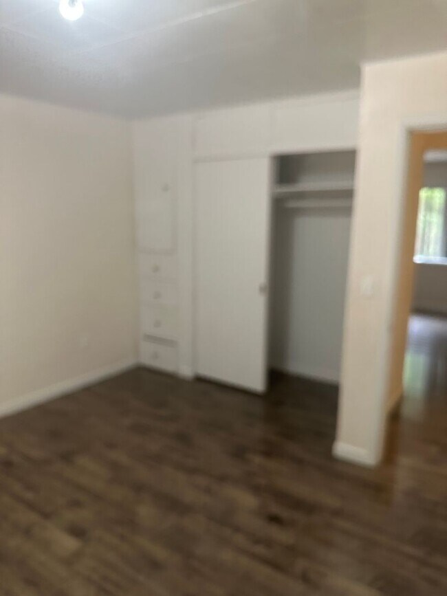 Building Photo - 2-bedroom 1 bath House