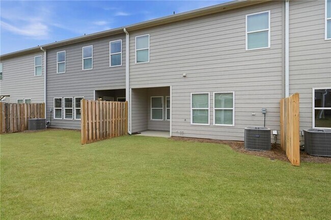 Building Photo - 2206 Chant St