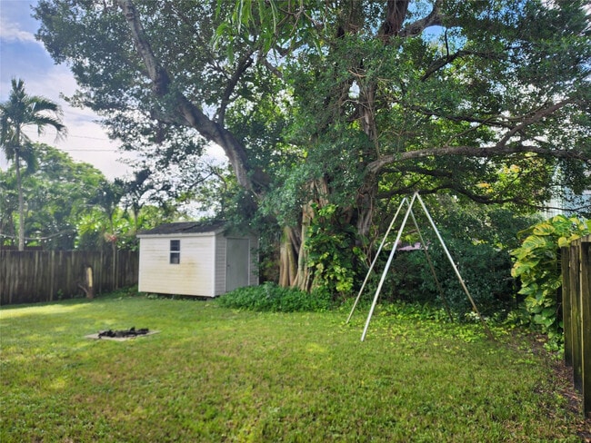 Building Photo - 620 SW 10th St