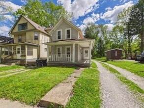 Building Photo - 484 Crouse St