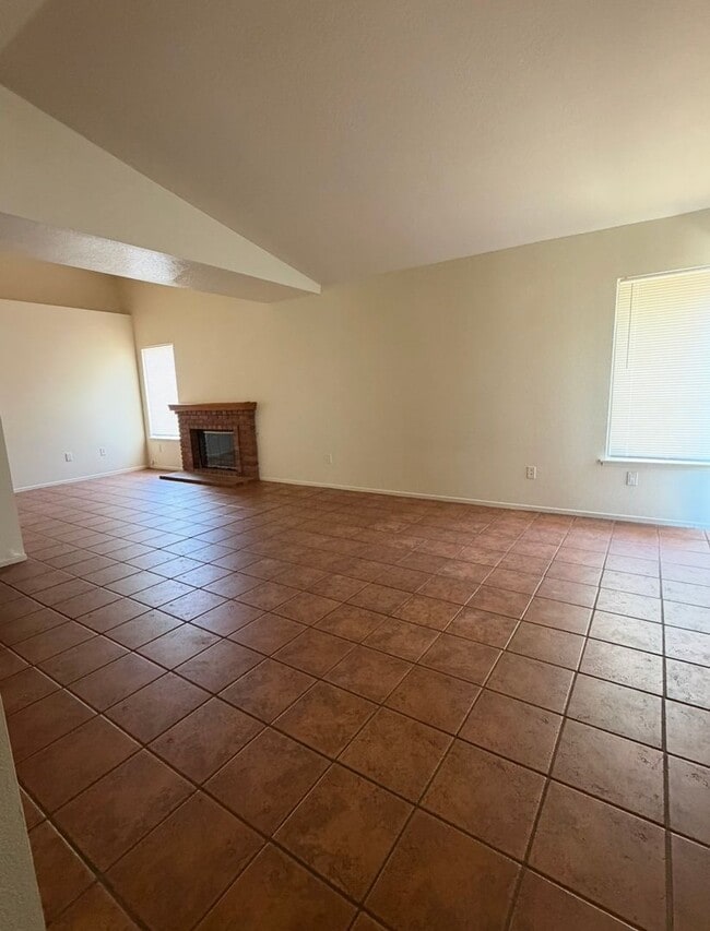 Building Photo - COZY POOL HOME IN SUNNYMEAD RANCH
