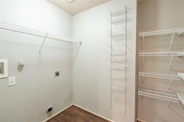 Building Photo - 1637 Thornhill Ln