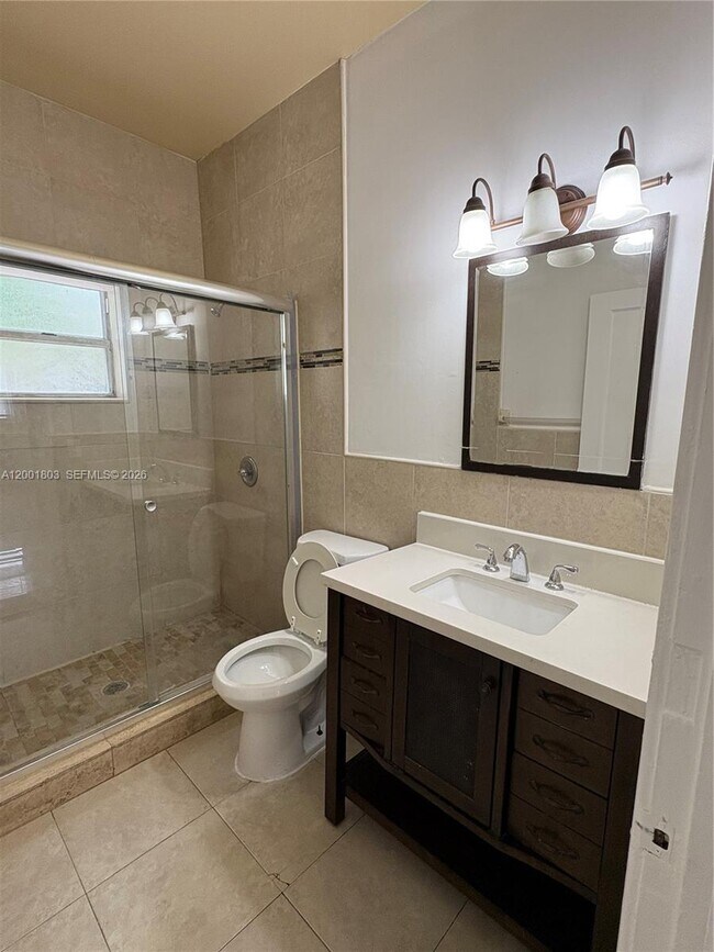 Building Photo - 1560 NW 25th Ave