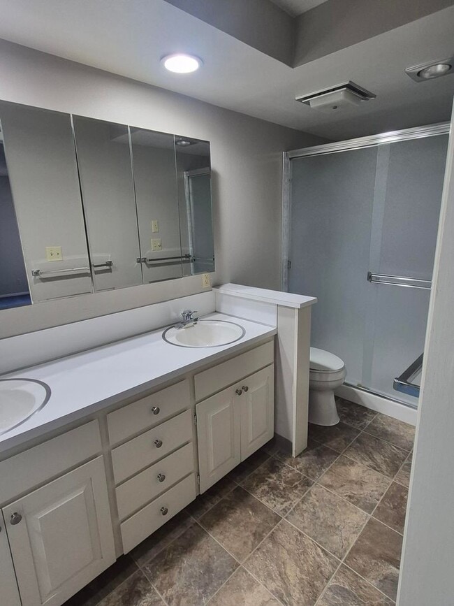 Building Photo - Spacious 2 Bedroom Condo for Rent in the Fairhaven Neighborhood