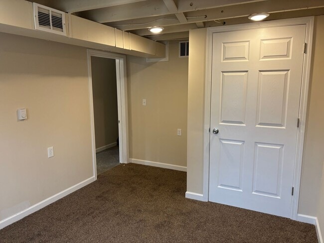 Building Photo - 3 Bedroom, 2.5 Bath Single Family Home w/2...