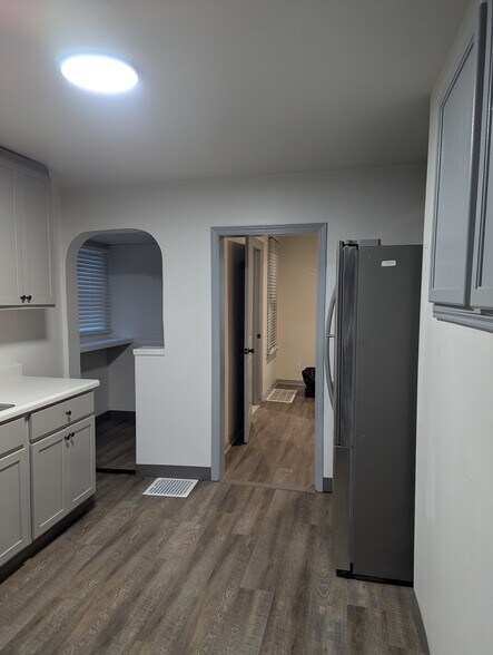 Kitchen with Breakfast Nook! - 2313 Drake Park Ave